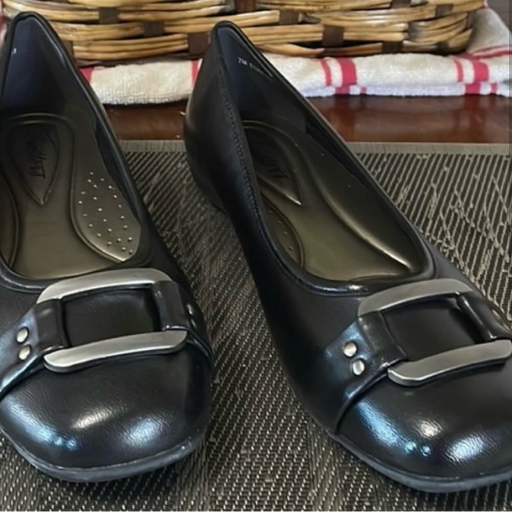 Trotters Black Leather Shoes